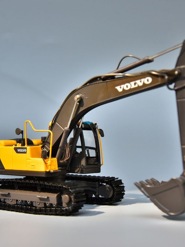 VOLVO Volvo EC220DL-Legierungsgrabermodell Originalmaschinenbau-Fahrzeug-Simulation Graberornamente