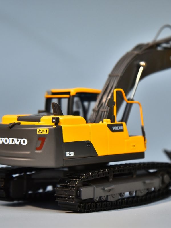 VOLVO Volvo EC220DL-Legierungsgrabermodell Originalmaschinenbau-Fahrzeug-Simulation Graberornamente