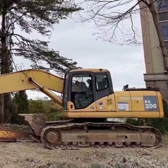 Komatsu PC200-7 mit 18 m langen Arm für schwere Bauarbeiten