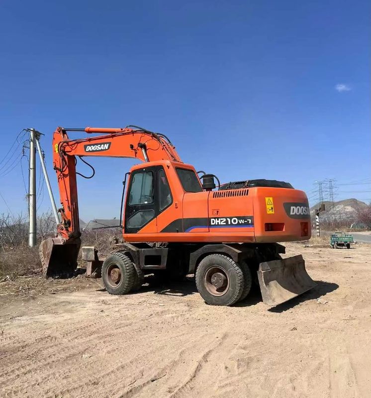 Gebrauchtes Doosan DH210 Radbagger mit hydraulischem Antrieb und Betriebsgewicht
