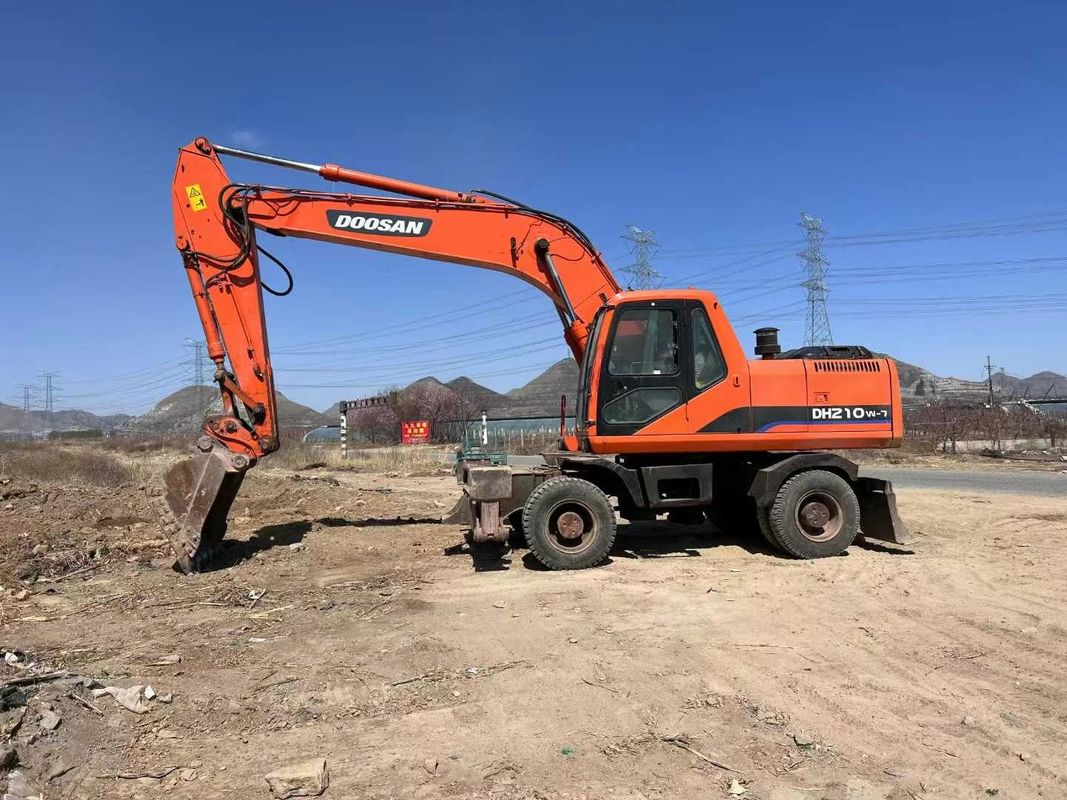 Gebrauchtes Doosan DH210 Radbagger mit hydraulischem Antrieb und Betriebsgewicht
