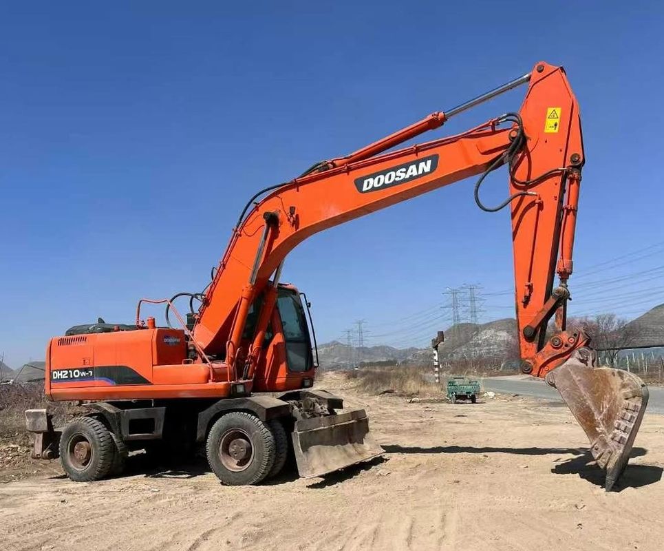 Gebrauchtes Doosan DH210 Radbagger mit hydraulischem Antrieb und Betriebsgewicht