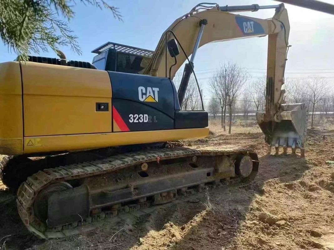 Gebrauchtes Caterpillar 323D Bagger in ausgezeichnetem Zustand, bereit für schwere Bauarbeiten