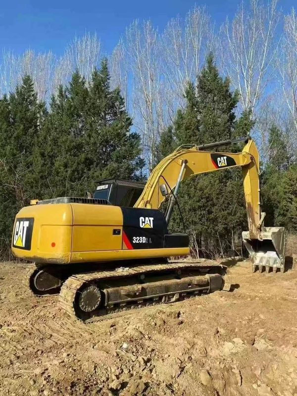 Gebrauchtes Caterpillar 323D Bagger in ausgezeichnetem Zustand, bereit für schwere Bauarbeiten