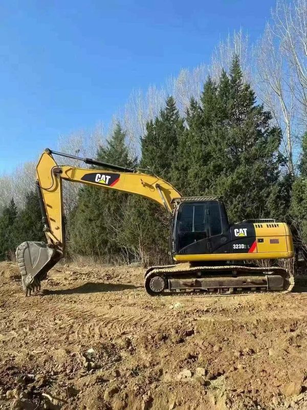 Gebrauchtes Caterpillar 323D Bagger in ausgezeichnetem Zustand, bereit für schwere Bauarbeiten