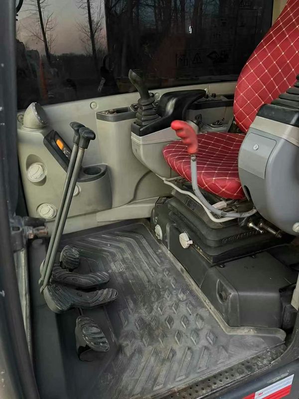 Gebrauchtes Volvo EC80 Performance Schwarzes Baggerger für Schwerlastbauprojekte