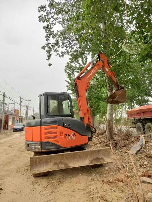 Gebrauchtes Hitachi ZX75-US Bagger 7,5 Tonnen Mini Digger Baumaschinen in gutem Zustand