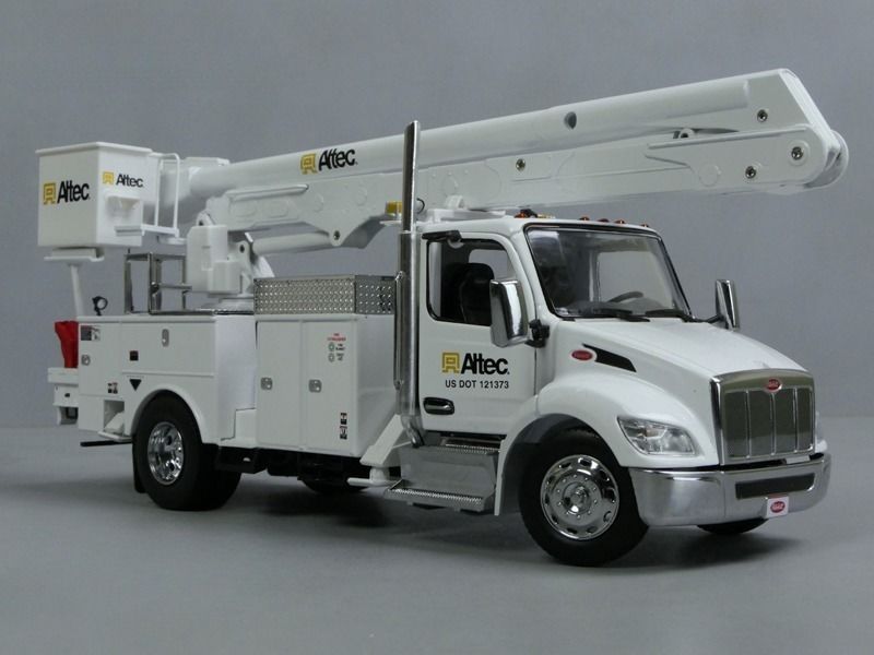 1/32 Peterbilt 536 mit Altec AA55 Hubarbeitsbühne DM Modell 71105