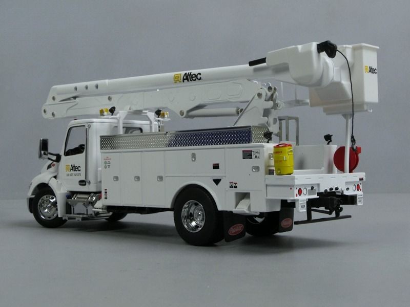 1/32 Peterbilt 536 mit Altec AA55 Hubarbeitsbühne DM Modell 71105
