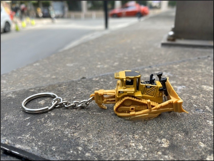 DM 85984 Kettenbagger-Bulldozer Modell Schlüsselanhänger Sammlerstück Baugeschenk