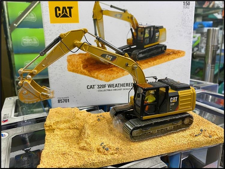 Diecast Masters DM 85701 Caterpillar 320F Hydraulischer Bagger 1:50