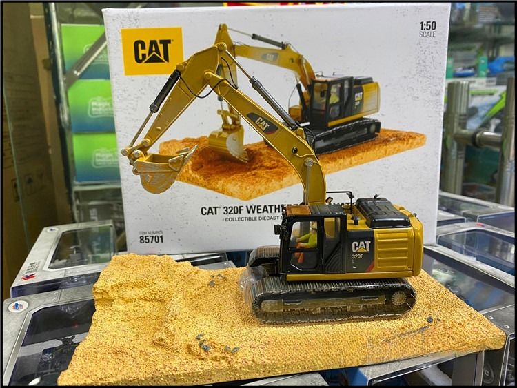 Diecast Masters DM 85701 Caterpillar 320F Hydraulischer Bagger 1:50