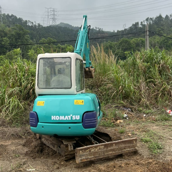Kompaktbagger Komatsu PC30-7 mit Kabine Gebrauchter 3-Tonnen-Minibagger – Feingrabmaschinen von Komatsu, kraftstoffarme Miniausrüstung zu verkaufen