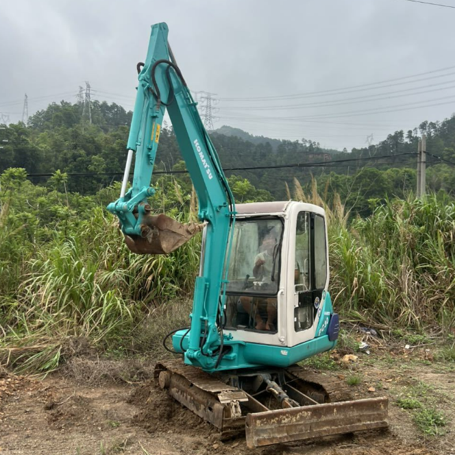 Kompaktbagger Komatsu PC30-7 mit Kabine Gebrauchter 3-Tonnen-Minibagger – Feingrabmaschinen von Komatsu, kraftstoffarme Miniausrüstung zu verkaufen