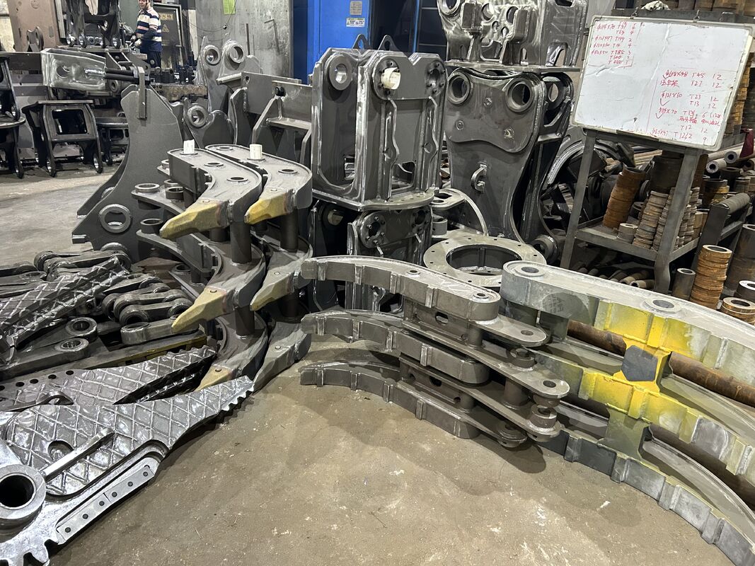 Werksseitig anpassbare Hochleistungsbagger-Hydraulikschrottschere für alte Autos, Schiffsschere, scharfe Klinge, 360°-Drehung, Stahlstangenrohrschere