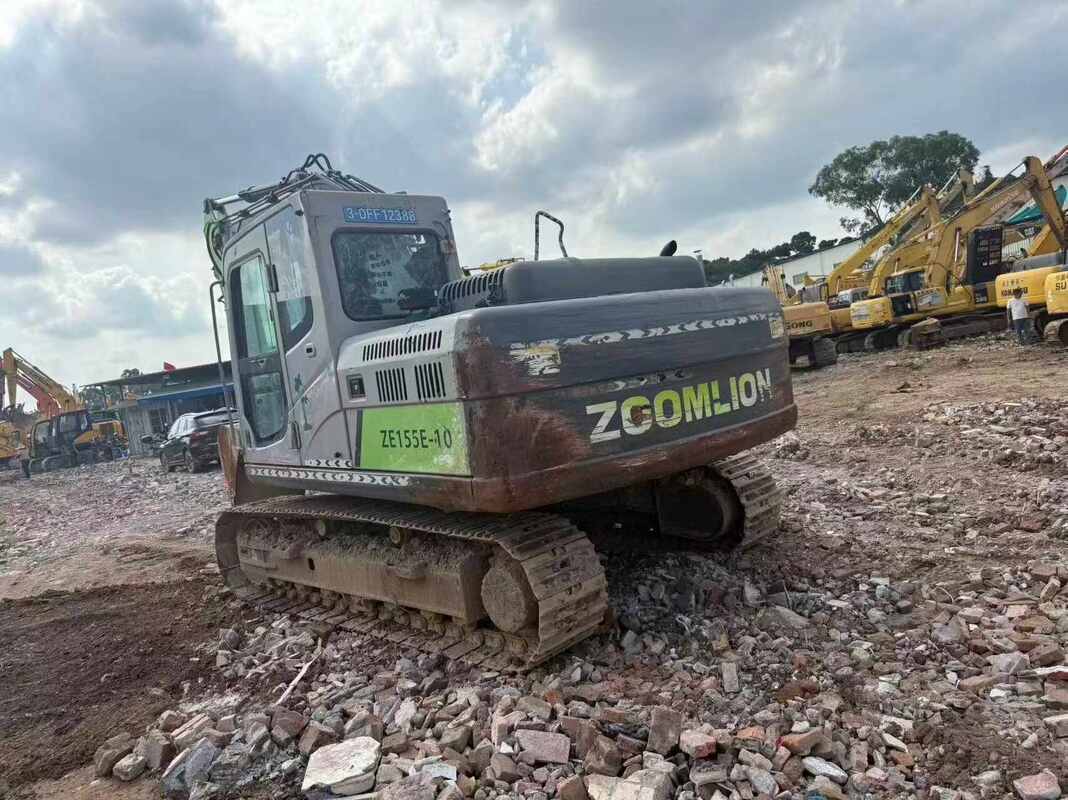 Gebrauchter 13-Tonnen-Raupenbagger Zoomlion ZE135G/E-10‌ 2020-Jahre-Maschine zu verkaufen